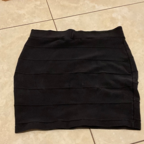 Skirts - Picture 5 of 5